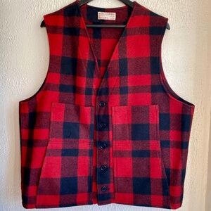 Mens Filson 100% wool Mackinaw red and black vest Size XL